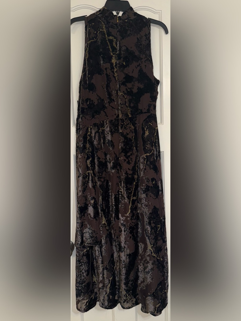 Donna Karan New York
Sleeveless
Metallic Burnout
Midi Dress - Picture 10 of 10
